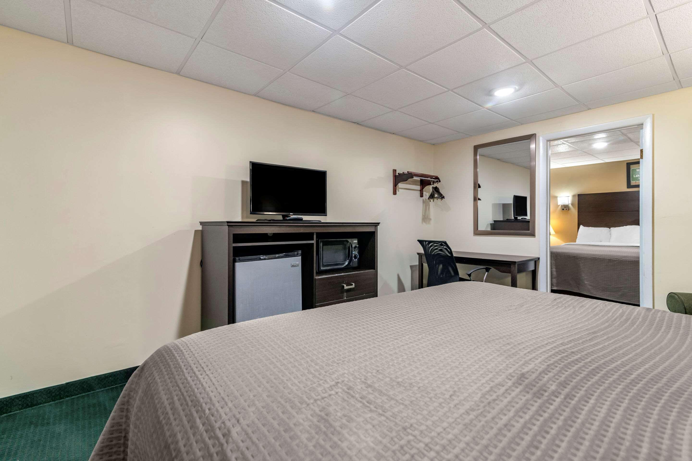 Rodeway Inn Lake George Outlets Bagian luar foto