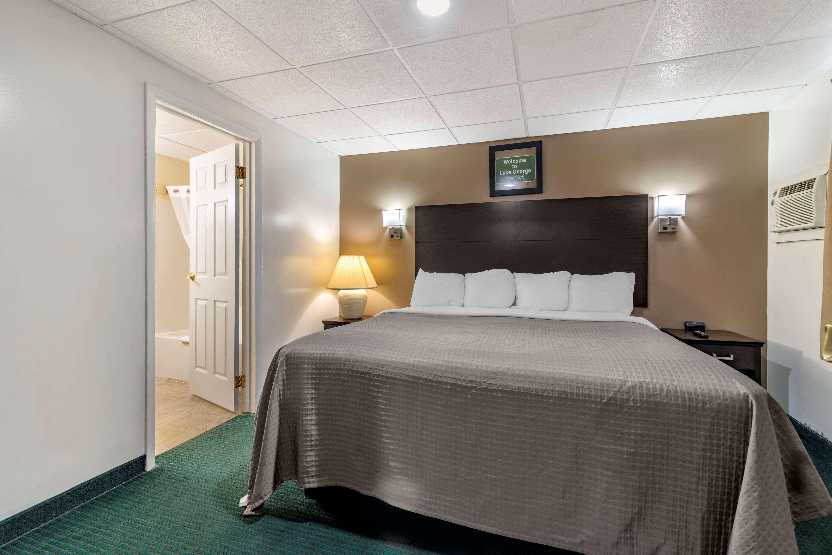 Rodeway Inn Lake George Outlets Bagian luar foto