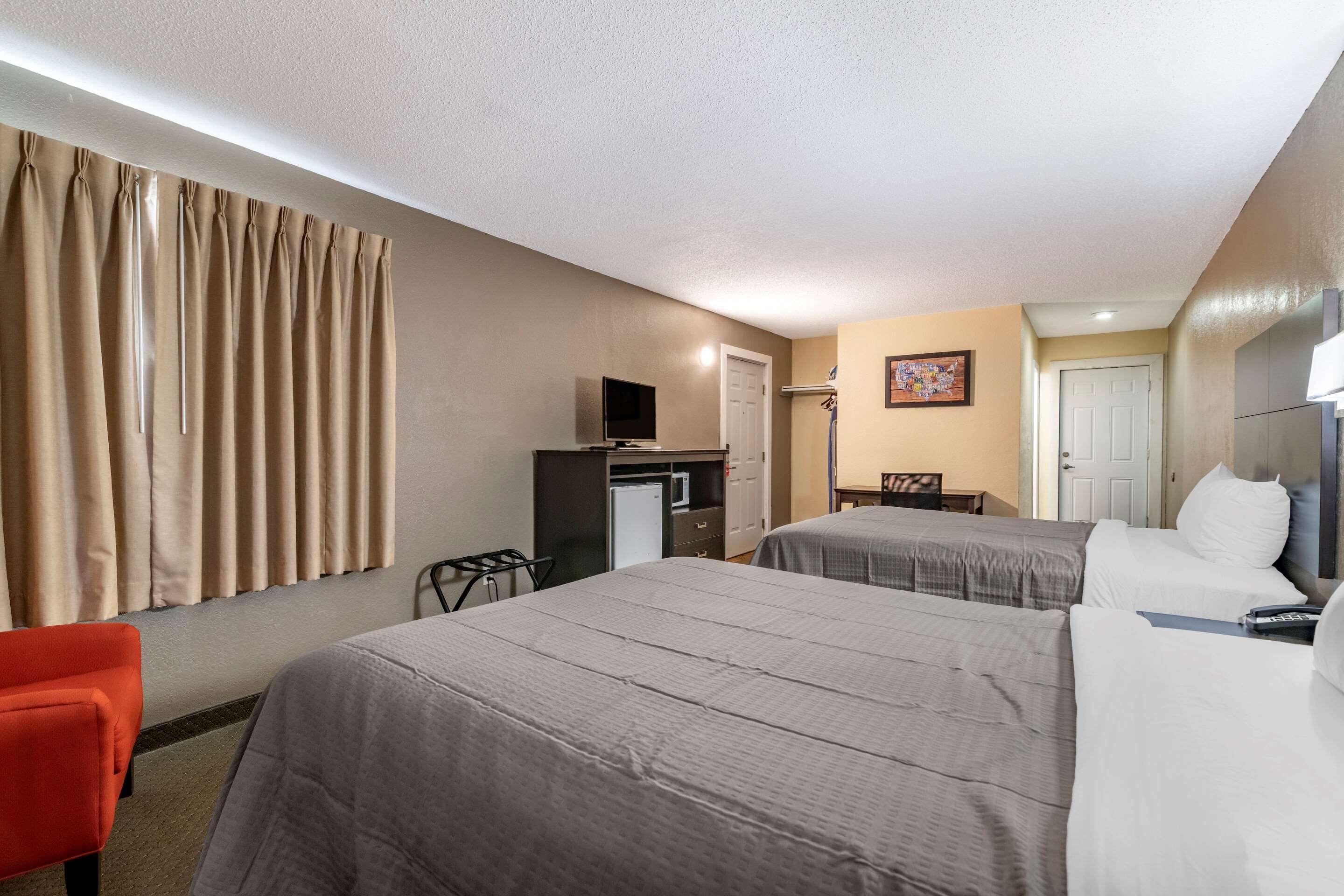 Rodeway Inn Lake George Outlets Bagian luar foto
