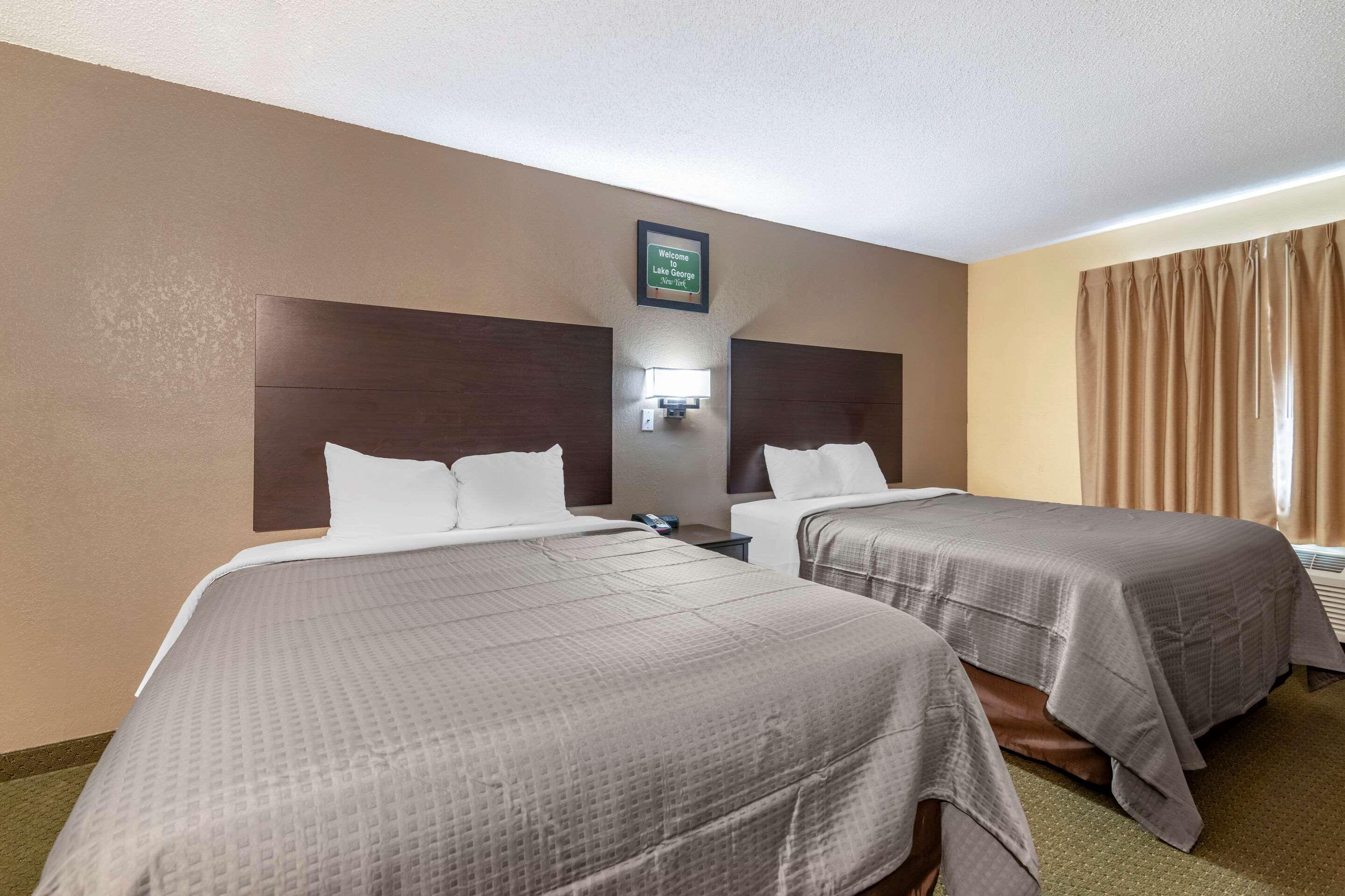 Rodeway Inn Lake George Outlets Bagian luar foto