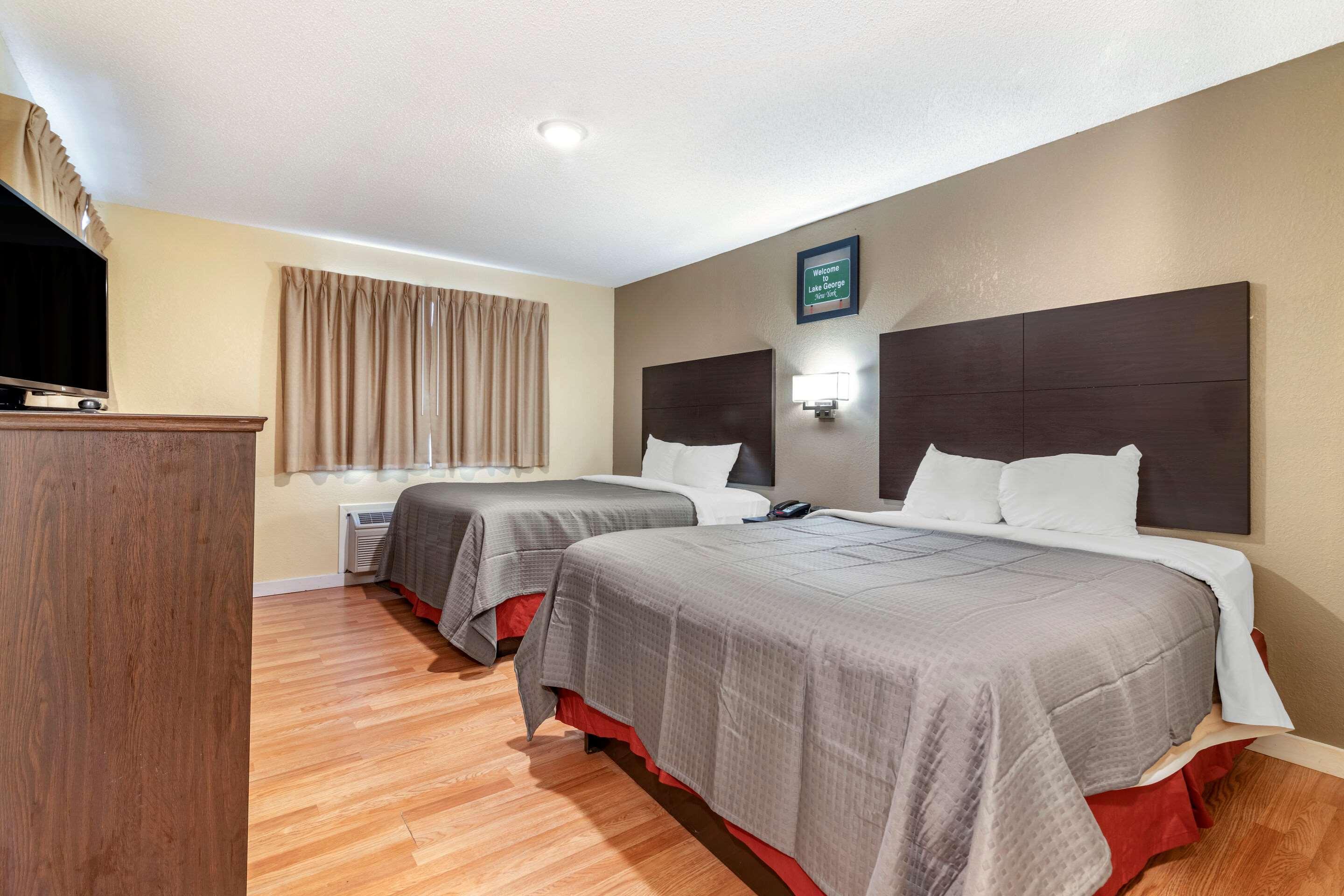 Rodeway Inn Lake George Outlets Bagian luar foto