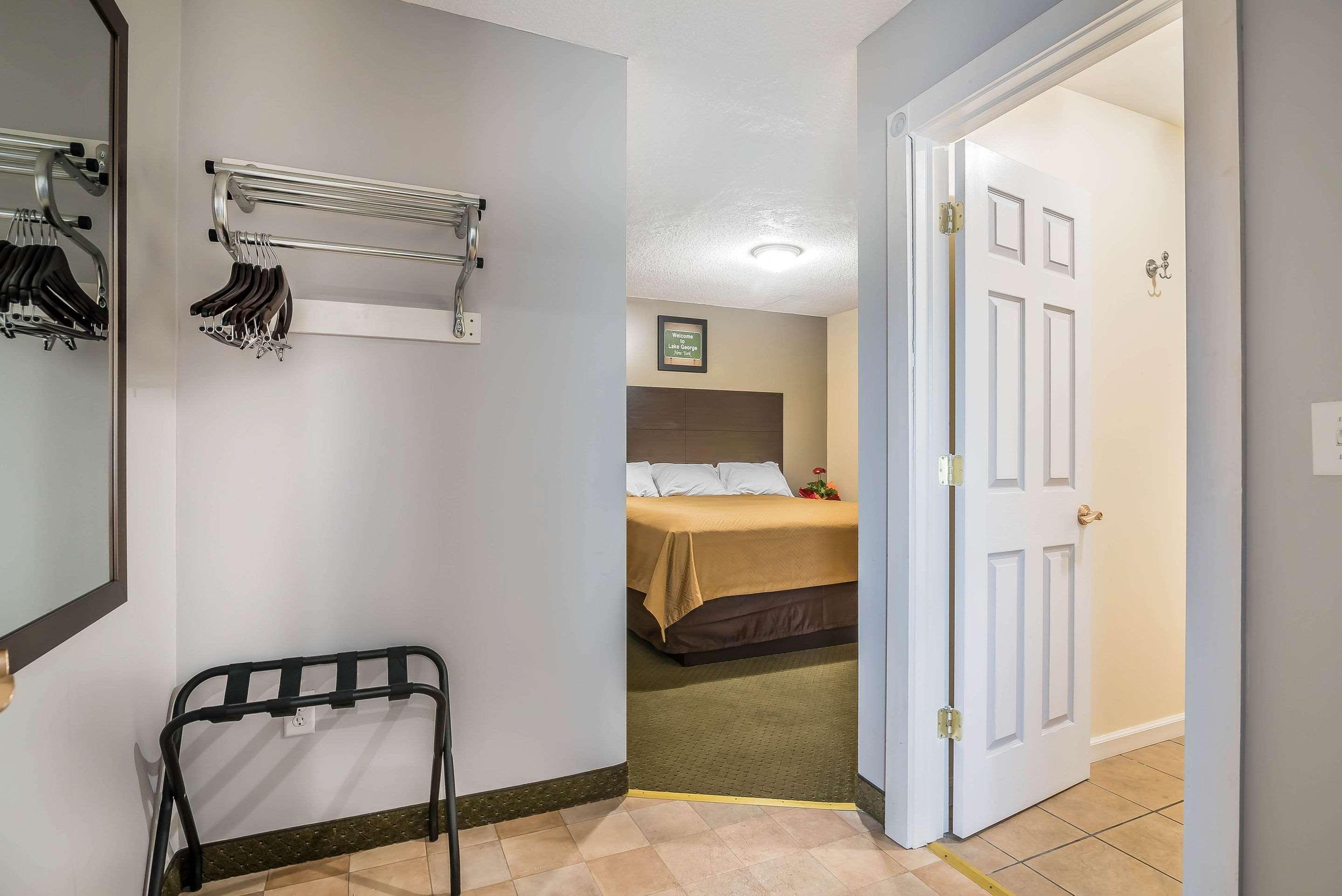 Rodeway Inn Lake George Outlets Bagian luar foto