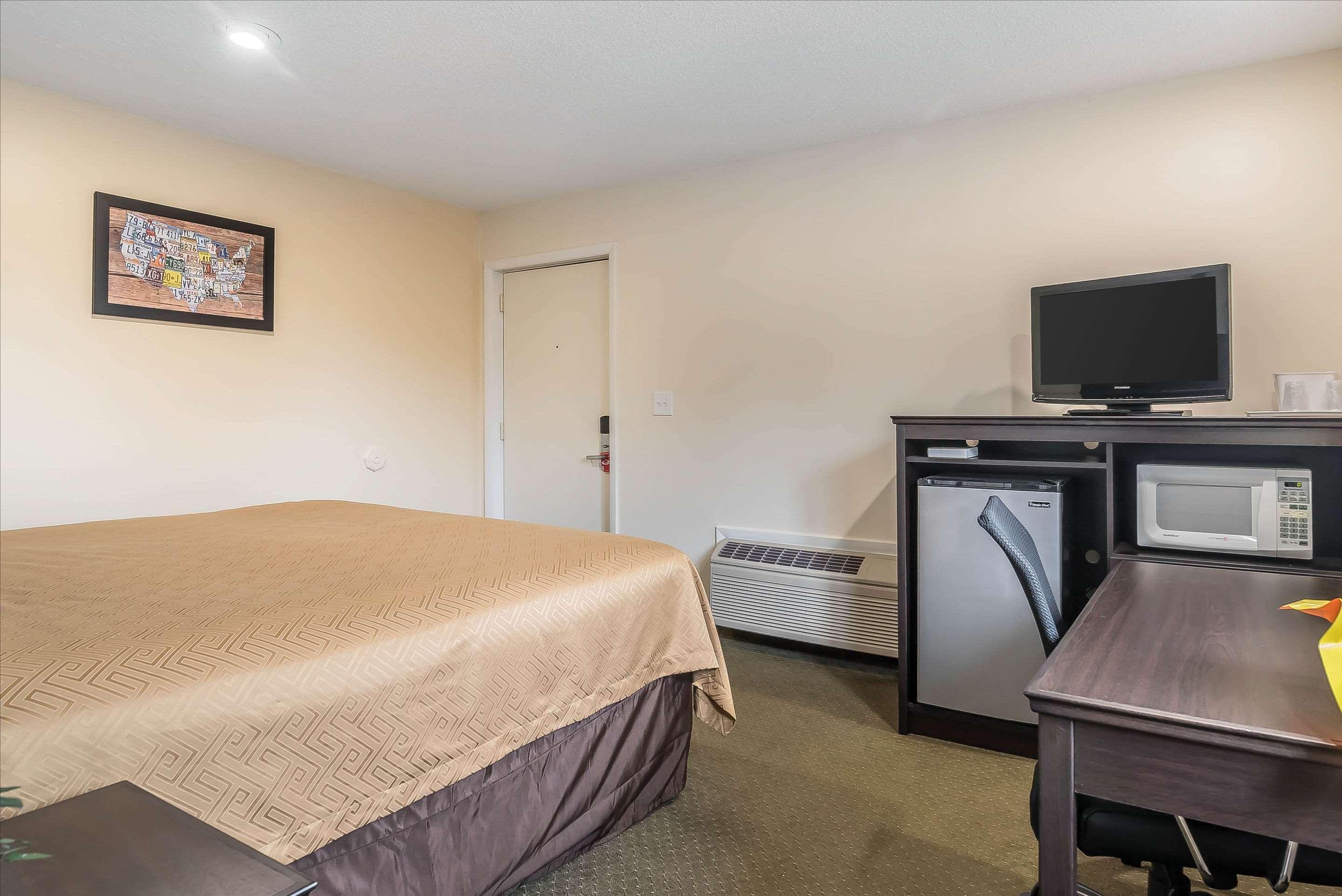 Rodeway Inn Lake George Outlets Bagian luar foto