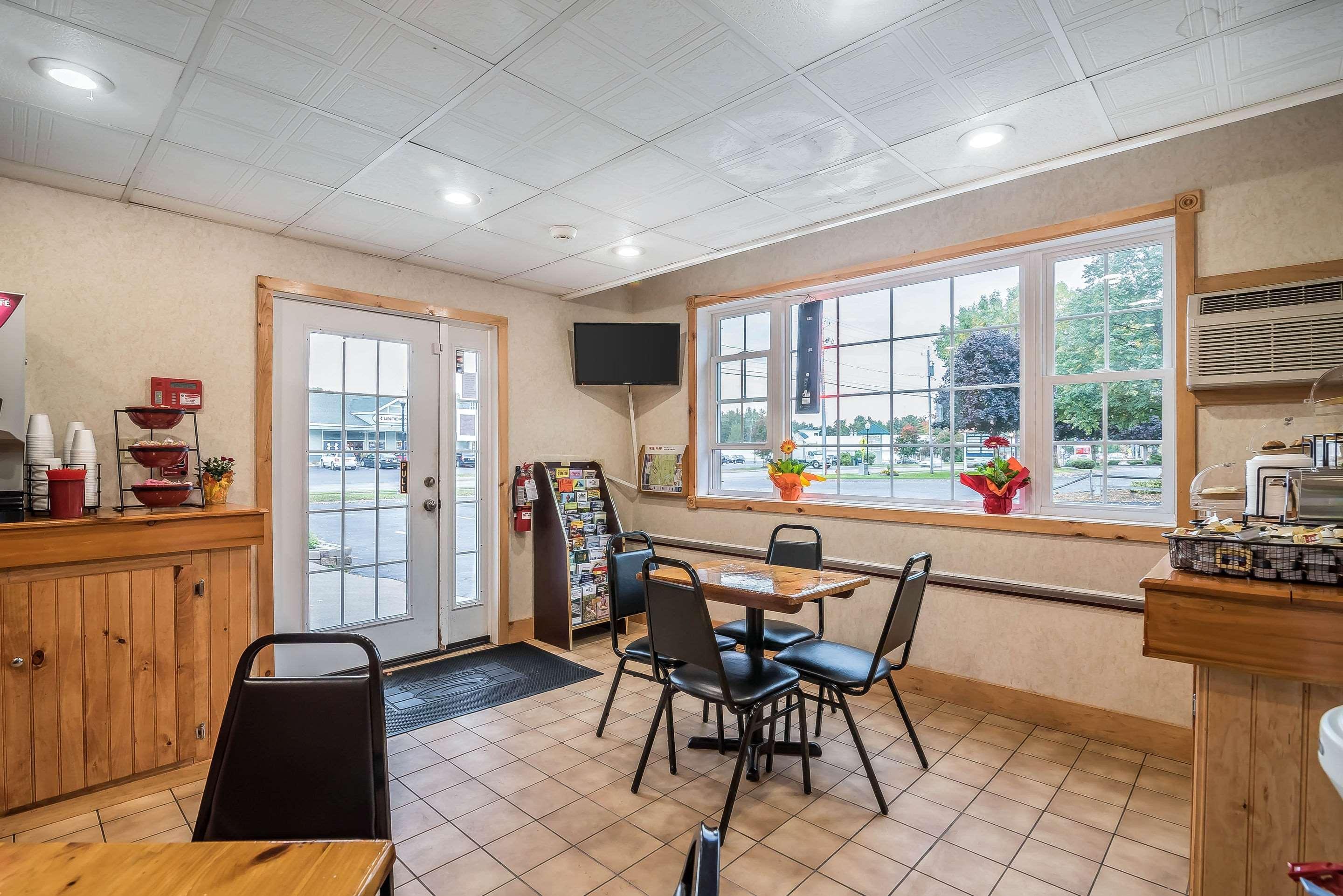 Rodeway Inn Lake George Outlets Bagian luar foto