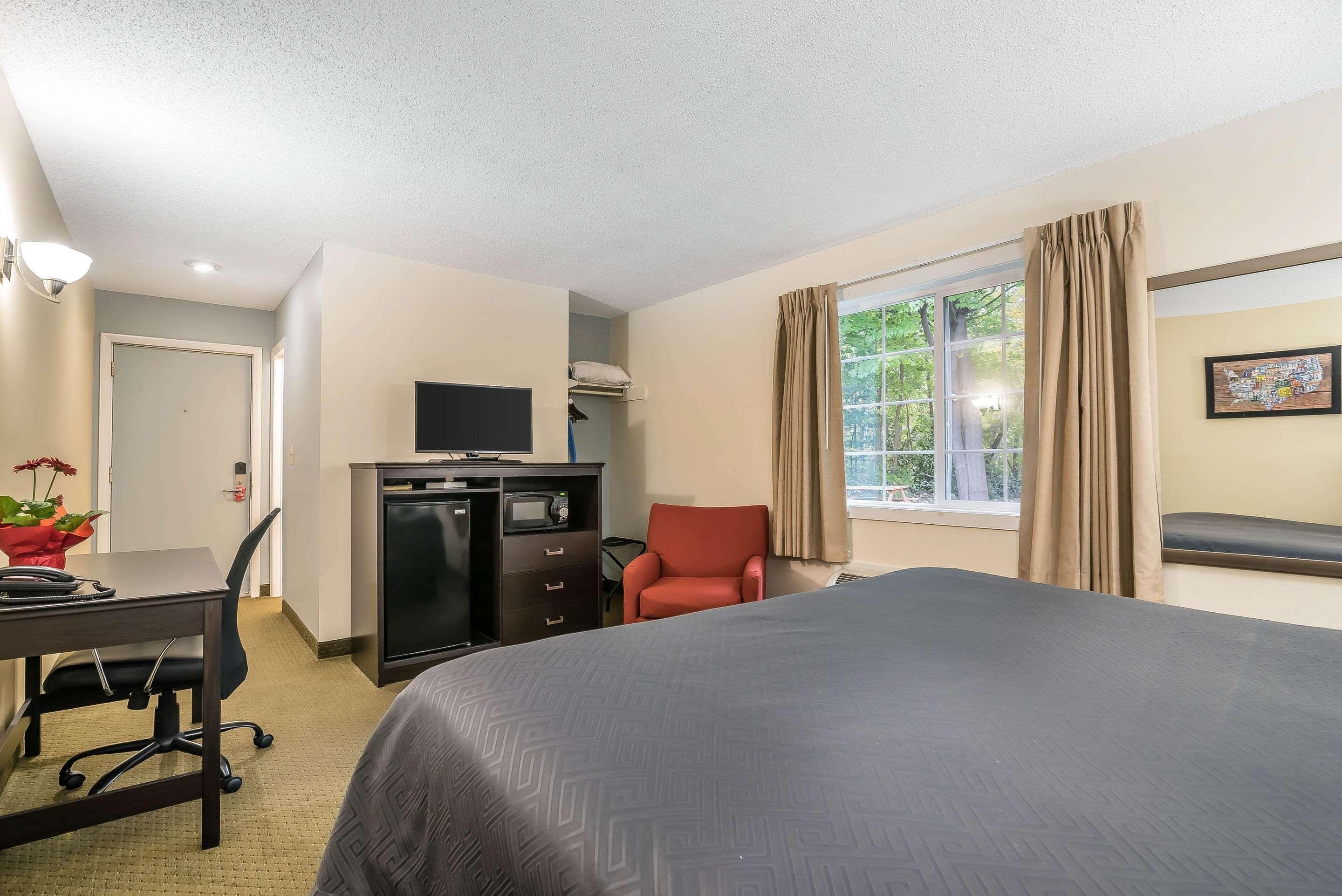 Rodeway Inn Lake George Outlets Bagian luar foto