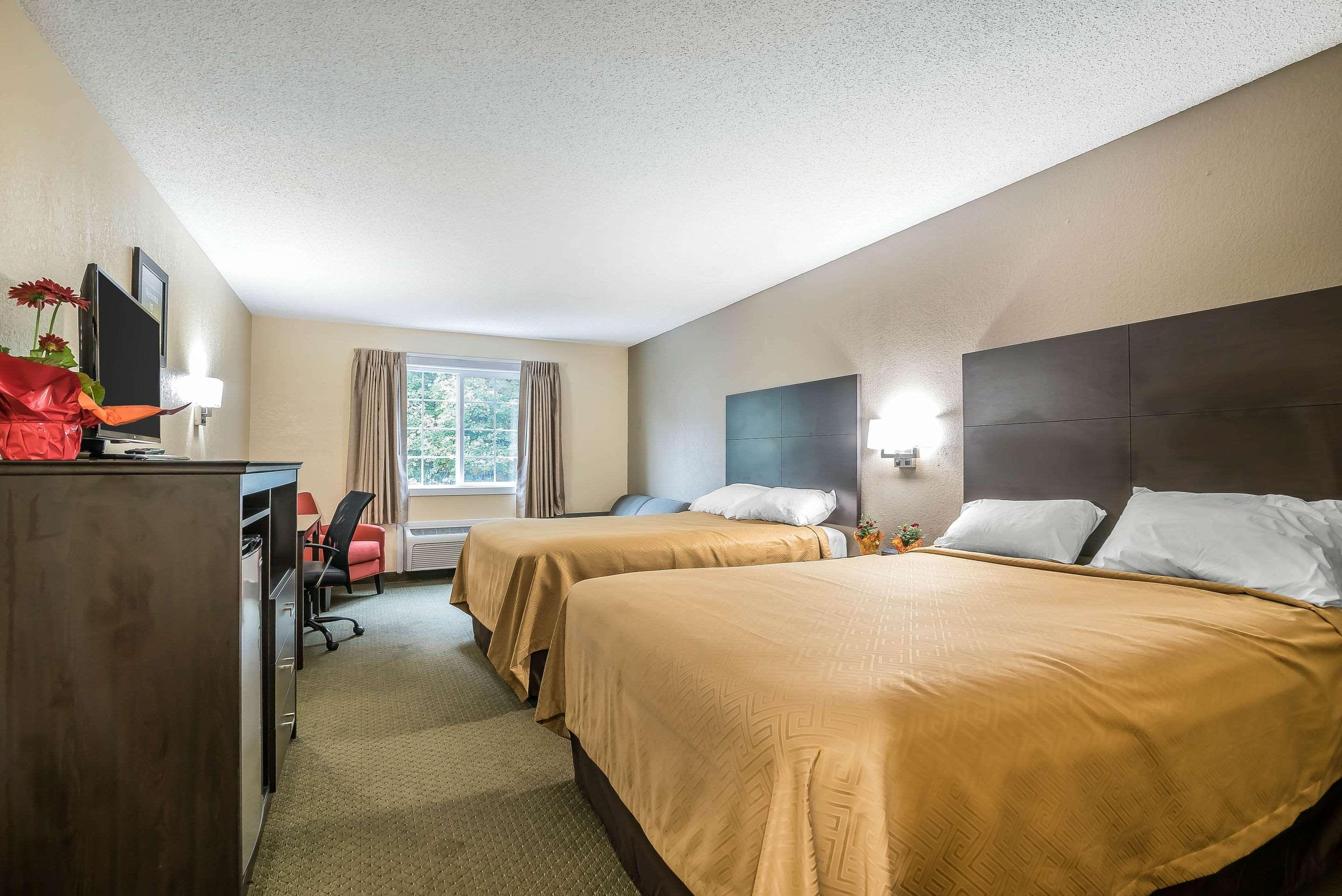 Rodeway Inn Lake George Outlets Bagian luar foto